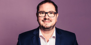 Beitragsbild des Blogbeitrags Armin Rogl, MediaBrothers: „Großartig, wenn AkteurInnen der Finanzbranche mehr Öffentlichkeit bekommen.”