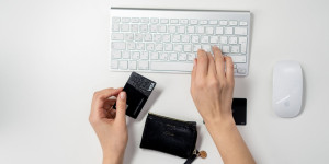 Beitragsbild des Blogbeitrags PwC Strategy&-Studie: IBAN-Prüfsysteme können Vertrauen in Echtzeitüberweisungen erhöhen, sind aber keine Universallösung