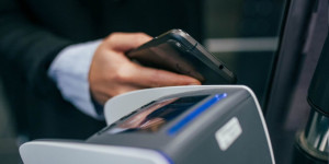 Beitragsbild des Blogbeitrags Payone „Tap on Mobile” macht das Smartphone zum mobilen Zahlterminal