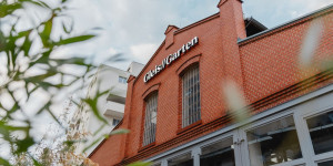 Beitragsbild des Blogbeitrags Wiens neue Foodhall „Gleis//Garten“ setzt auf bargeldlose Bezahlung
