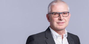 Beitragsbild des Blogbeitrags JETZT Branding: Wie Top-Marken ihre Markenführung anlegen und welche Rolle digitale Kanäle dabei spielen