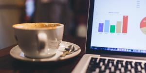 Beitragsbild des Blogbeitrags Financial Breakfast mit Wocodea findet am 9. November im Café Landtmann statt