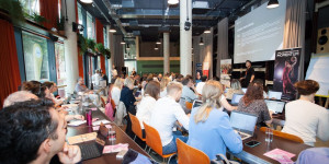 Beitragsbild des Blogbeitrags JETZT KI Bootcamp widmet sich am 27. Februar in vier Workshops den spannendsten KI-Tools 