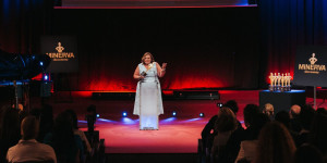 Beitragsbild des Blogbeitrags Minerva Awards 2024: Kategorie Finance-Gewinnerin ist Alexandra Frania, Columbia Threadneedle Investments