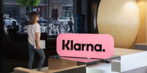 Beitragsbild des Blogbeitrags Dank KI: Klarna senkt Agenturkosten für Marketing und Werbung weltweit um 25 Prozent