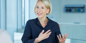 Beitragsbild des Blogbeitrags Sabine Pfeffer, UNIQA: „Besonders stolz bin ich auf die erfolgreiche Weiterentwicklung unserer Zusammenarbeit mit Raiffeisen.”