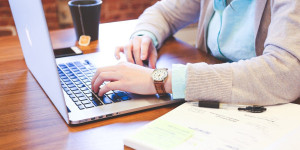Beitragsbild des Blogbeitrags karriere.at: Nur 19 Prozent der Stellenangebote im Finanzbereich bieten Home Office an