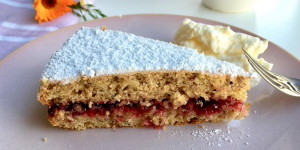Beitragsbild des Blogbeitrags Buchweizentorte – die saftige Torte aus Südtirol