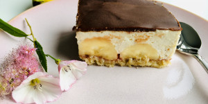 Beitragsbild des Blogbeitrags Bananenschnitte – einfach traumhaft ohne Puddingpulver