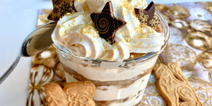 Beitragsbild des Blogbeitrags Spekulatius Tiramisu – Weihnachtstiramisu mit Bratapfelsauce