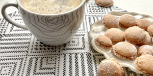 Beitragsbild des Blogbeitrags Amarettini Rezept – kleine italienische Mandelmakronen