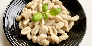 Beitragsbild des Blogbeitrags Gnocchi Rezept mit nur 1 Zutat!
