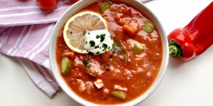 Beitragsbild des Blogbeitrags Soljanka Rezept – DDR Art mit Fleisch und Letscho
