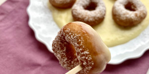 Beitragsbild des Blogbeitrags Mini Donuts Rezept – superzart und fluffig