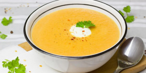 Beitragsbild des Blogbeitrags Kartoffel Karotten Suppe – schnell und einfach