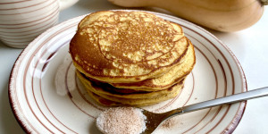 Beitragsbild des Blogbeitrags Kürbis Pancakes mit Zimtzucker