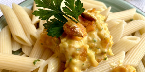 Beitragsbild des Blogbeitrags Vegetarische Carbonara mit Kürbis