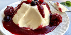 Beitragsbild des Blogbeitrags Panna Cotta Rezept – besonders cremig & einfach
