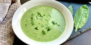 Beitragsbild des Blogbeitrags Bärlauchsuppe – Cremesuppe mit Waldknoblauch