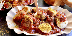 Beitragsbild des Blogbeitrags Currysoße für Currywurst selber machen 