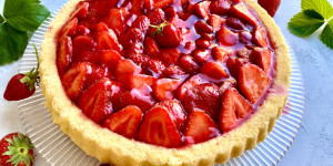 Beitragsbild des Blogbeitrags Erdbeerkuchen mit Pudding