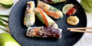 Beitragsbild des Blogbeitrags Sommerrollen Rezept – vietnamesische Frühlingsrollen