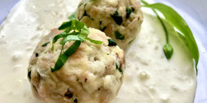 Beitragsbild des Blogbeitrags Bärlauchknödel mit Parmesansauce