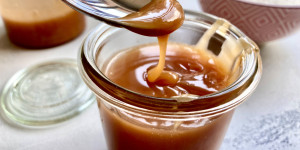 Beitragsbild des Blogbeitrags Karamellsauce selber machen