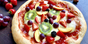 Beitragsbild des Blogbeitrags Süße Pizza mit Früchten 