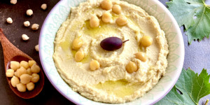 Beitragsbild des Blogbeitrags Rezept für Hummus aus Kichererbsen