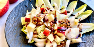 Beitragsbild des Blogbeitrags Chicorée Salat mit Apfel 