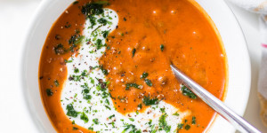 Beitragsbild des Blogbeitrags Tomaten-Linsensuppe mit Kokosmilch (Vegan) 