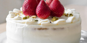Beitragsbild des Blogbeitrags Vegane Erdbeersahnetorte