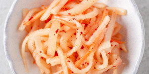 Beitragsbild des Blogbeitrags Koreanischer Rettichsalat (Musaengchae)