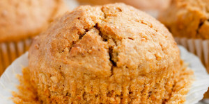 Beitragsbild des Blogbeitrags Saftige vegane Karottenmuffins