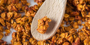 Beitragsbild des Blogbeitrags Einfaches Kürbis-Granola (Knuspermüsli)