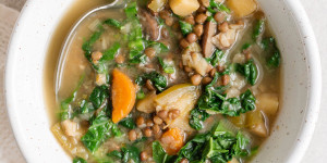 Beitragsbild des Blogbeitrags Linsensuppe mit Grünkohl