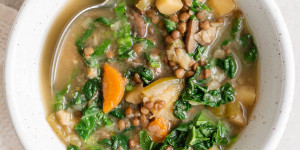 Beitragsbild des Blogbeitrags Linsensuppe mit Grünkohl 