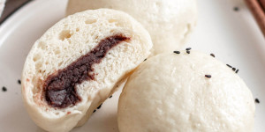 Beitragsbild des Blogbeitrags Gedämpfte Brötchen mit roter Bohnenpaste 