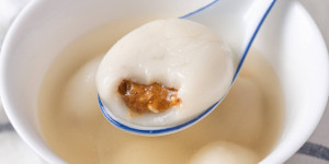 Beitragsbild des Blogbeitrags Klebereisbällchen mit Erdnuss (Tang Yuan)