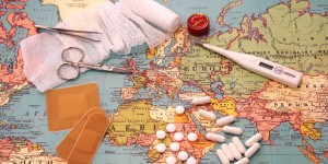 Beitragsbild des Blogbeitrags Die perfekte Reiseapotheke, das muss drin sein!