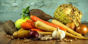 Beitragsbild des Blogbeitrags Suppe (Brühe) aus Gemüseresten