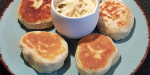 Beitragsbild des Blogbeitrags Joghurt- Majoran Weckerl