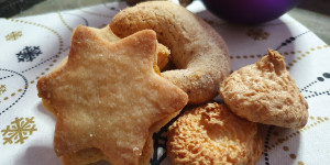 Beitragsbild des Blogbeitrags Histamin, Unverträglichkeiten & Weihnachten – geht das? Vanillekipferl und Mürbteigkekserl