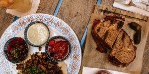 Beitragsbild des Blogbeitrags Budapest Food Guide: Die besten Restaurants und Cafés in Ungarns Hauptstadt