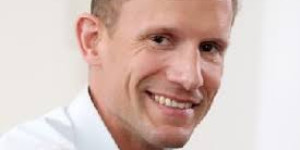 Beitragsbild des Blogbeitrags Dr. Mayr ist führend in der Arthrosebehandlung mit Eigenfett