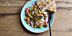 Beitragsbild des Blogbeitrags Gyros-Salat-Bowl