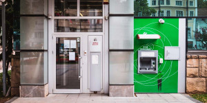 Beitragsbild des Blogbeitrags Geld abheben in Serbien: So vermeidest Du hohe Gebühren