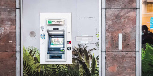 Beitragsbild des Blogbeitrags Geld abheben Belgien: So vermeidest Du hohe Gebühren