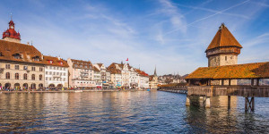 Beitragsbild des Blogbeitrags Ist Trinkgeld in der Schweiz üblich und wie viel gibt man? 